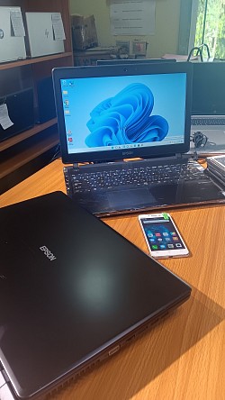 EPSON ENDEAVOUR. 128GB SSD/4GB RAM, DVD/CDWR, INTEL CORE i3, 2.2GHZ, 8th GENERATION @N179,000